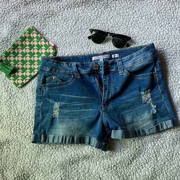 Junior’s YMI Jean Shorts - Picture 1 of 7